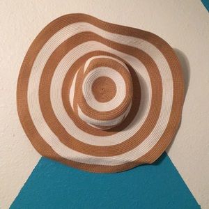 Big floppy beach hat